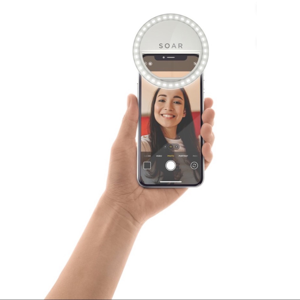 Soar Clip on Ring Light